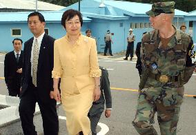 Kawaguchi visits Korean DMZ
